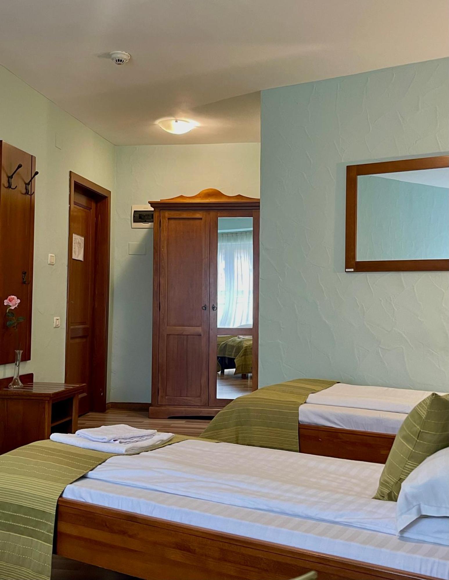 Hotel Lucy Star Cluj-Napoca Luaran gambar